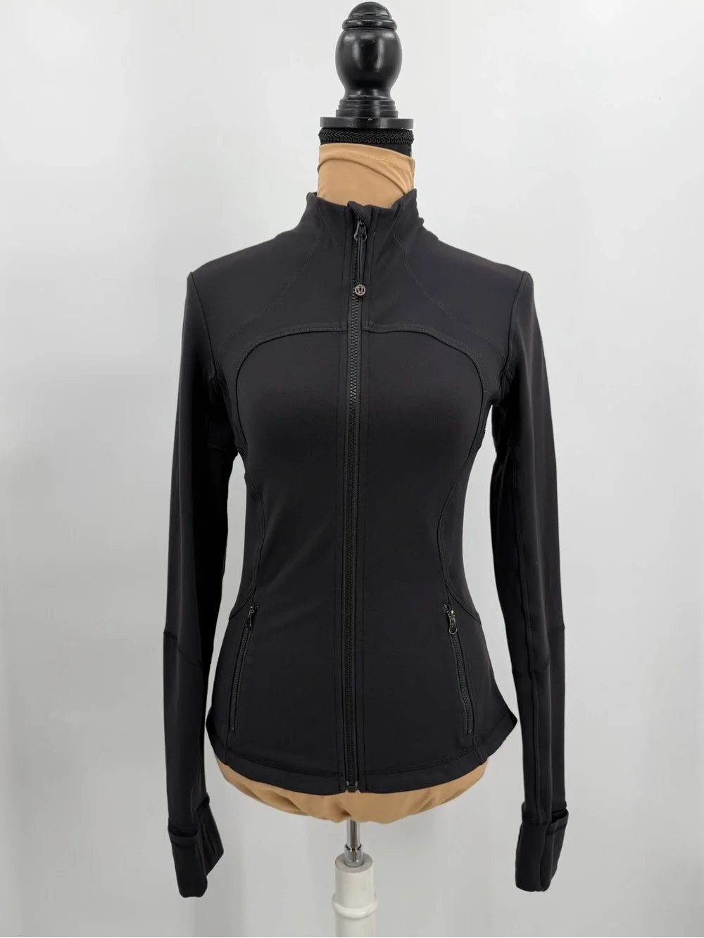 Lululemon Forme Jacket Black Full Zip Thumbholes Size 6 athleisure yoga Pilates